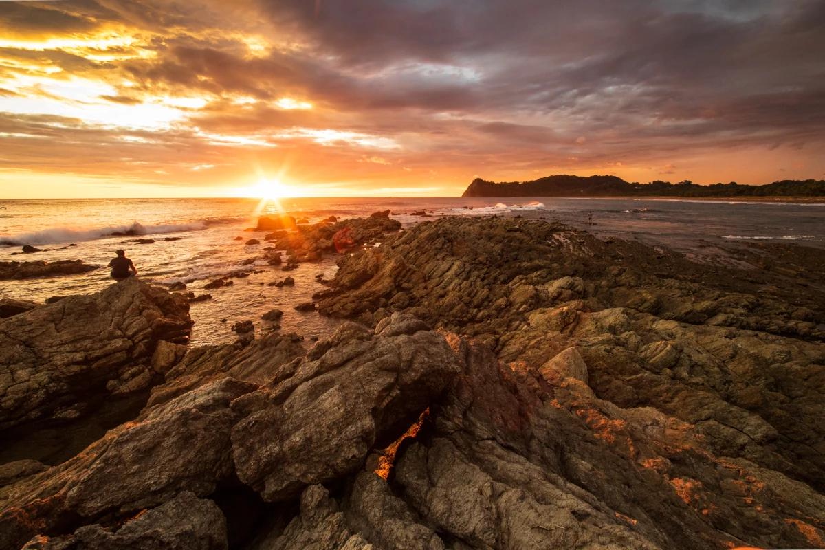 Splendide coucher de soleil sur la plage Buena Vista, province de Guanacaste, Péninsule de Nicoya